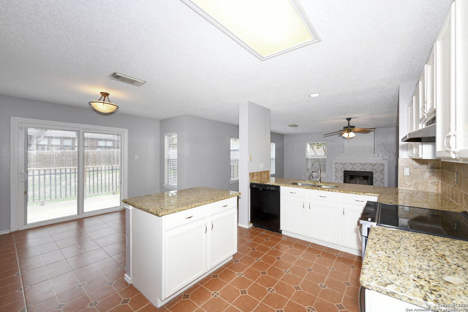 12023 GABLE OAKS