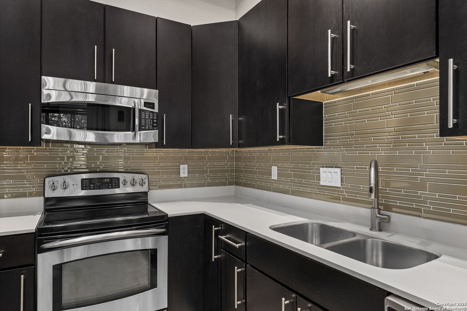831 S Flores St Unit: 2107