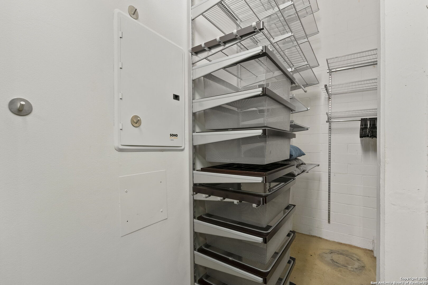 831 S Flores St Unit: 2107
