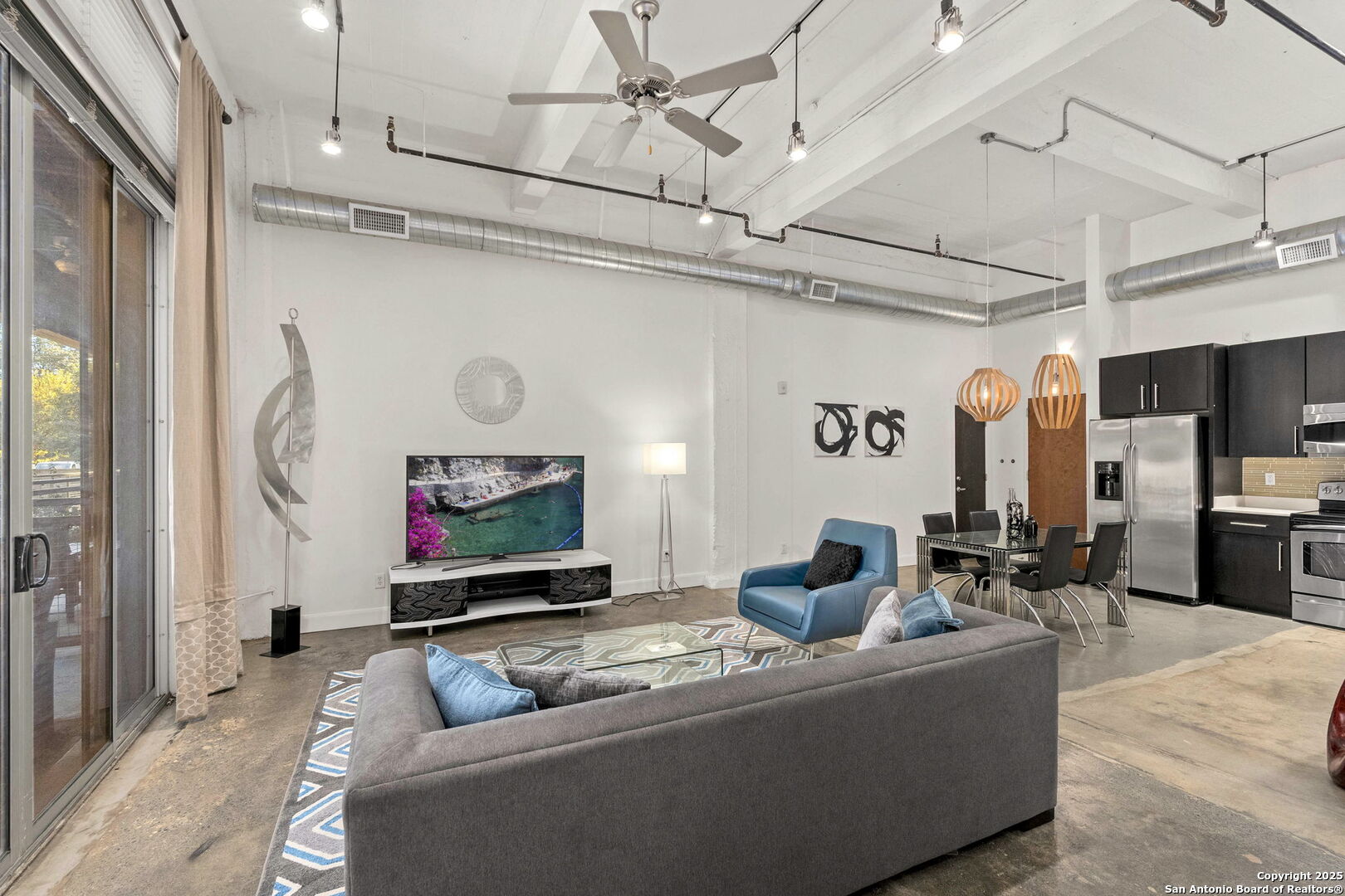 831 S Flores St Unit: 2107