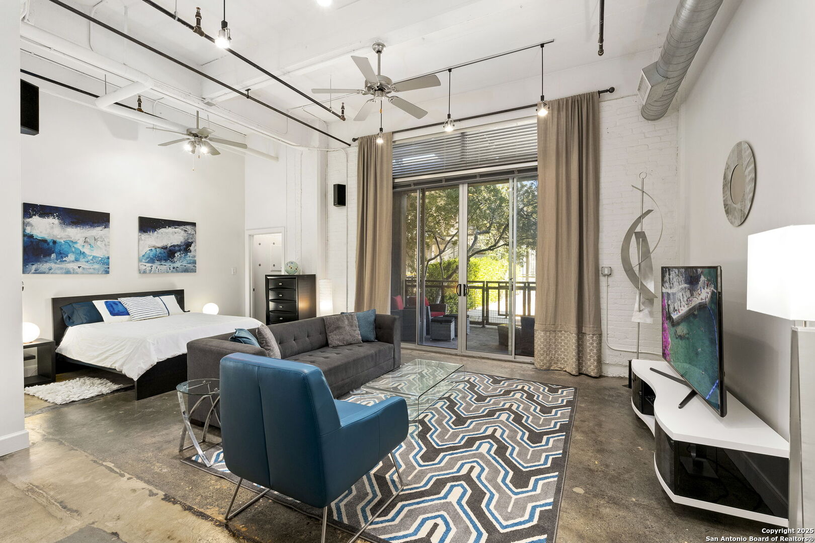 831 S Flores St Unit: 2107