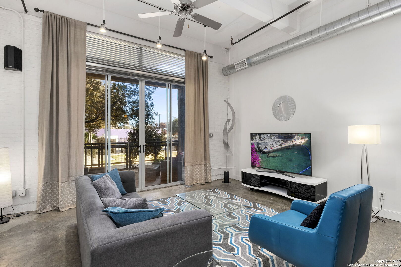 831 S Flores St Unit: 2107