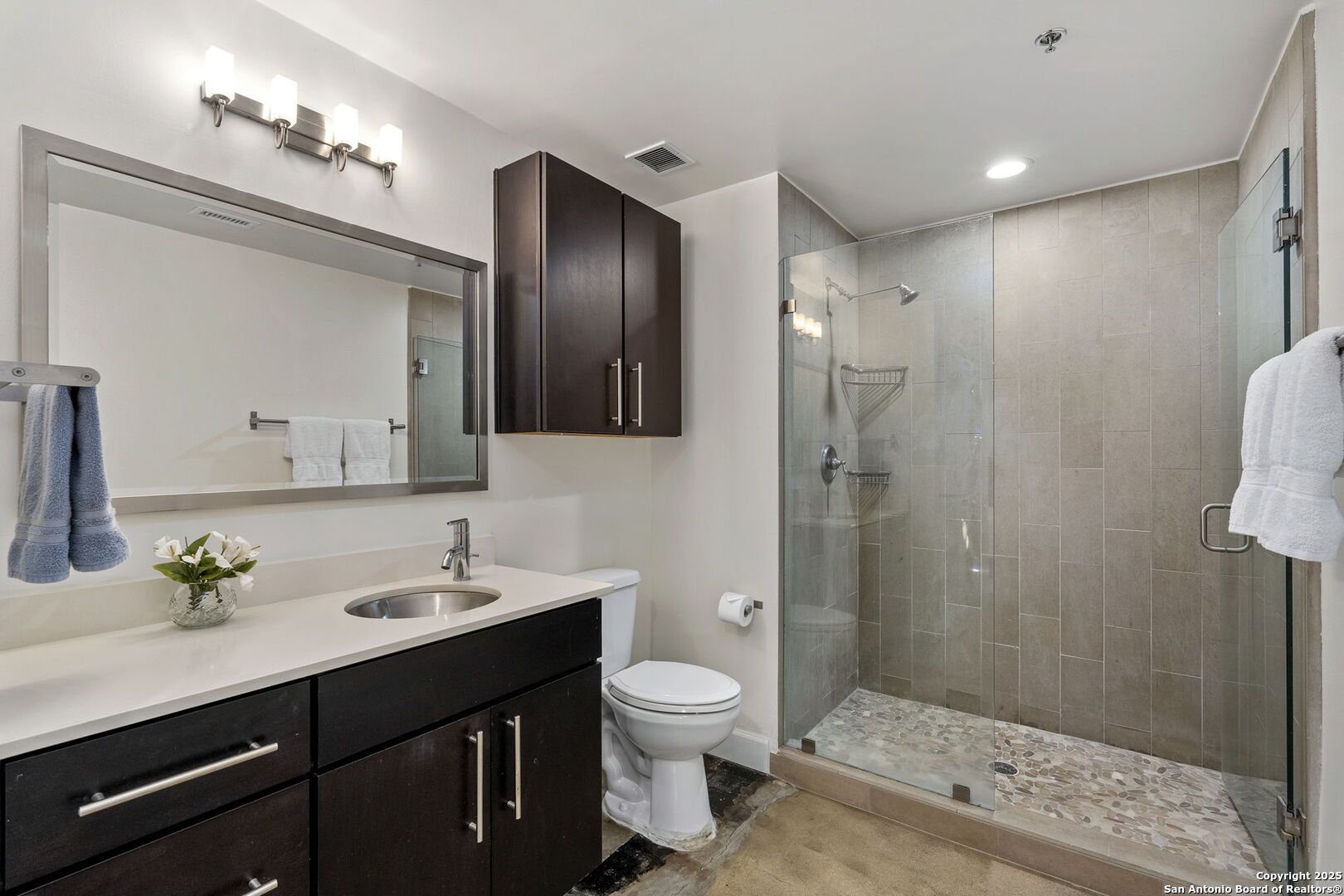 831 S Flores St Unit: 2107