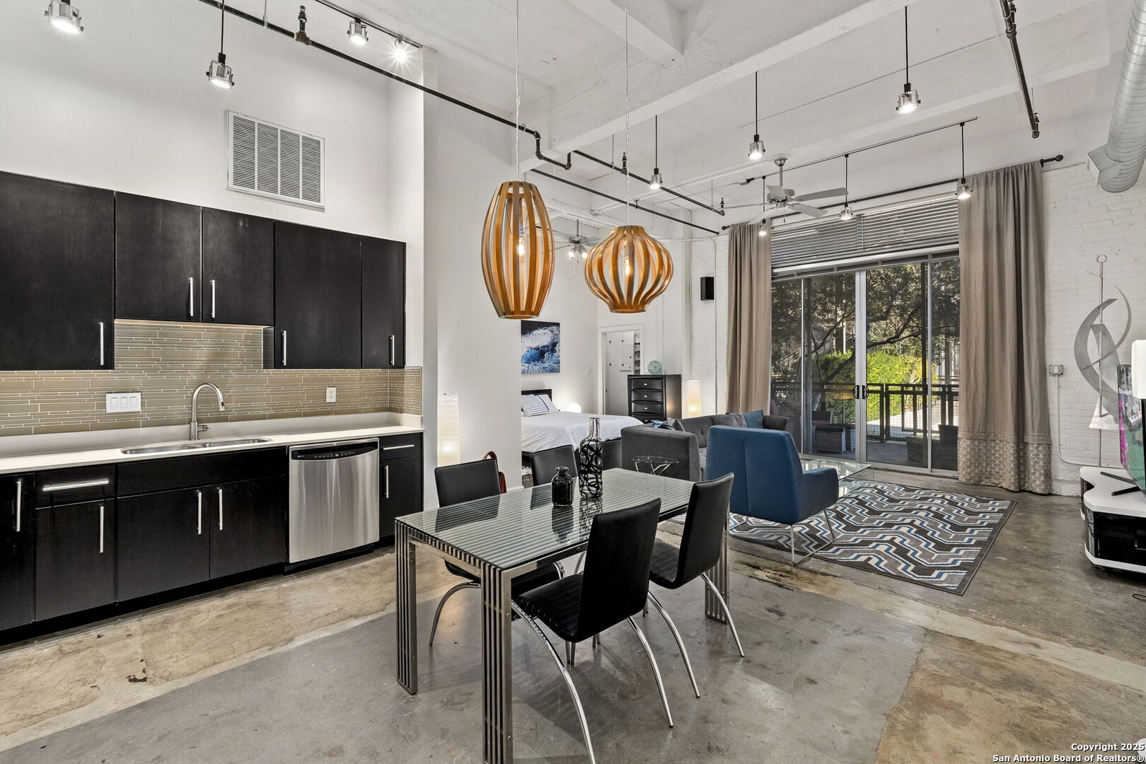 831 S Flores St Unit: 2107