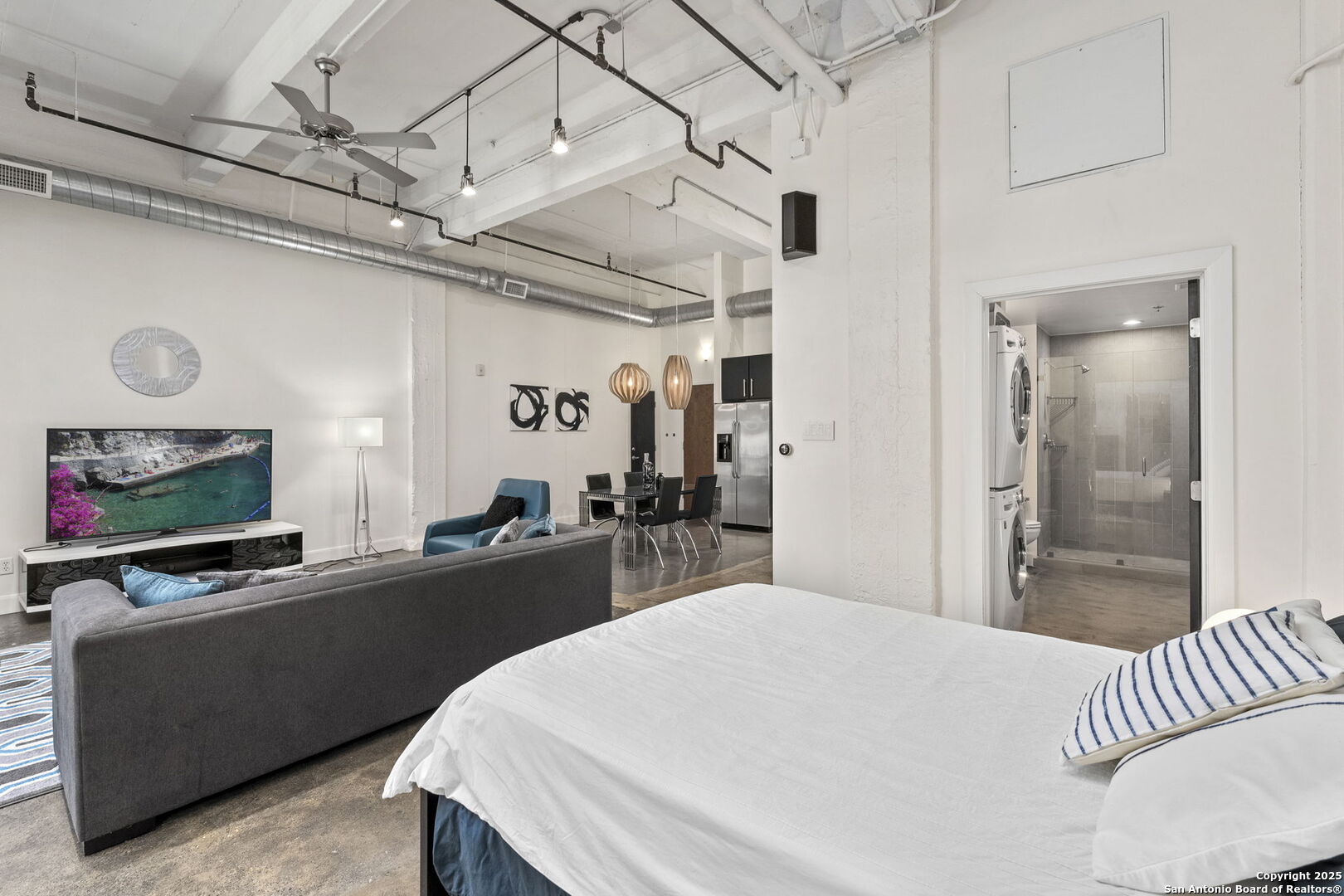 831 S Flores St Unit: 2107