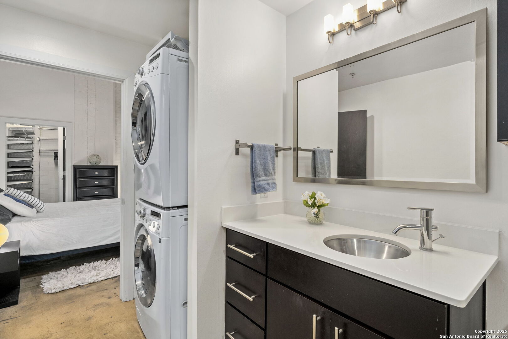 831 S Flores St Unit: 2107