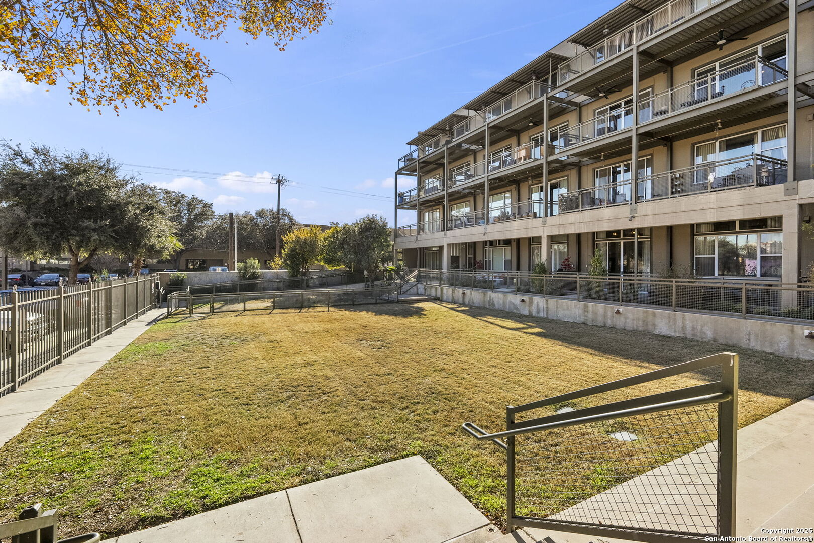 831 S Flores St Unit: 2107