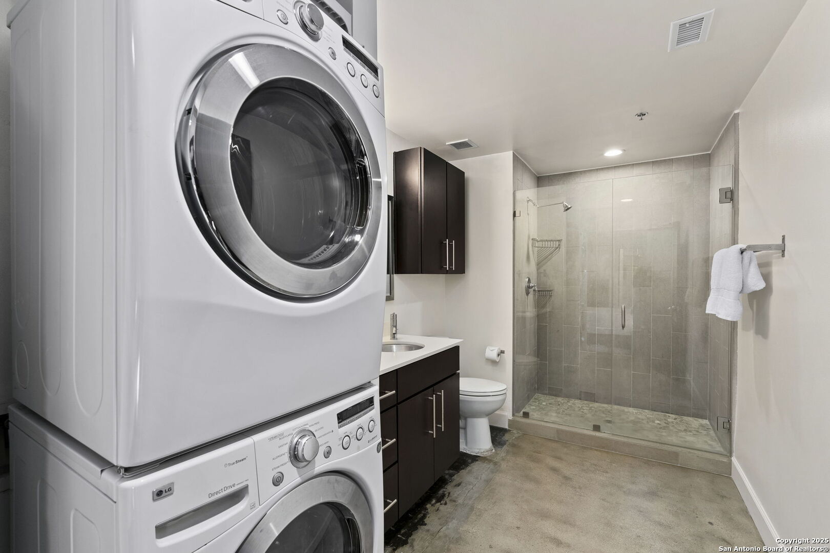 831 S Flores St Unit: 2107