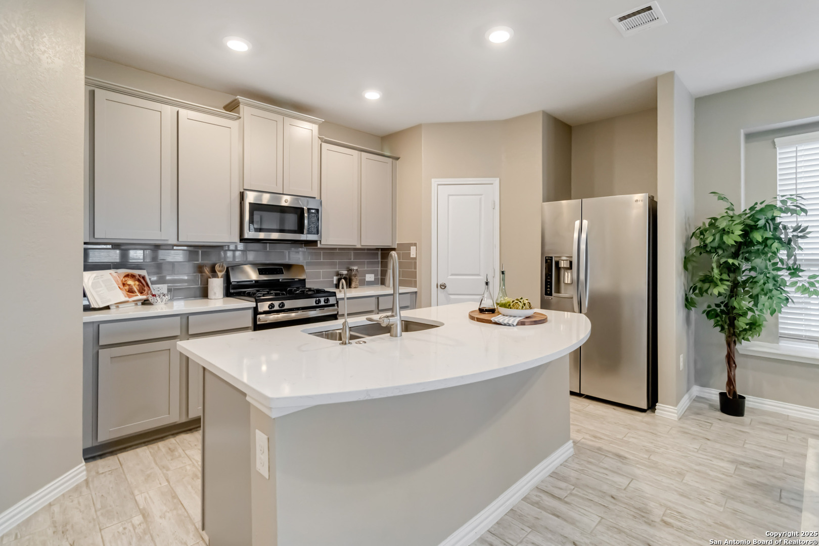 7811 Belmont Valley