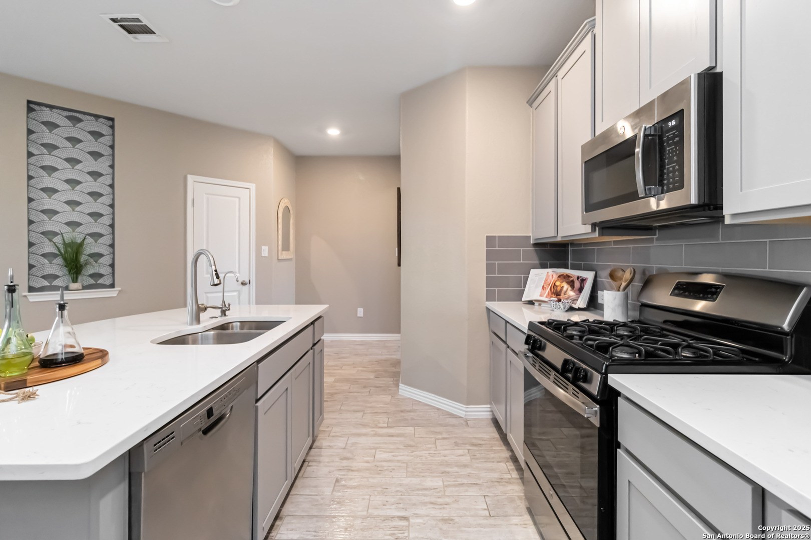 7811 Belmont Valley