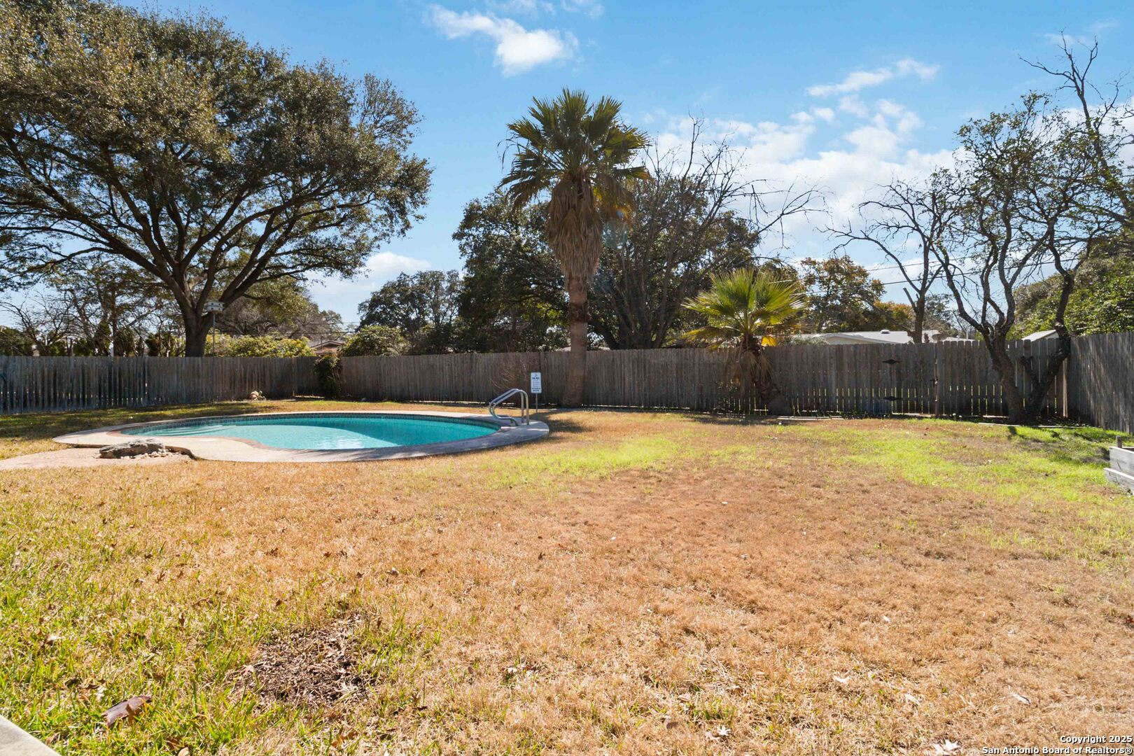 414 SPACEWAY DR