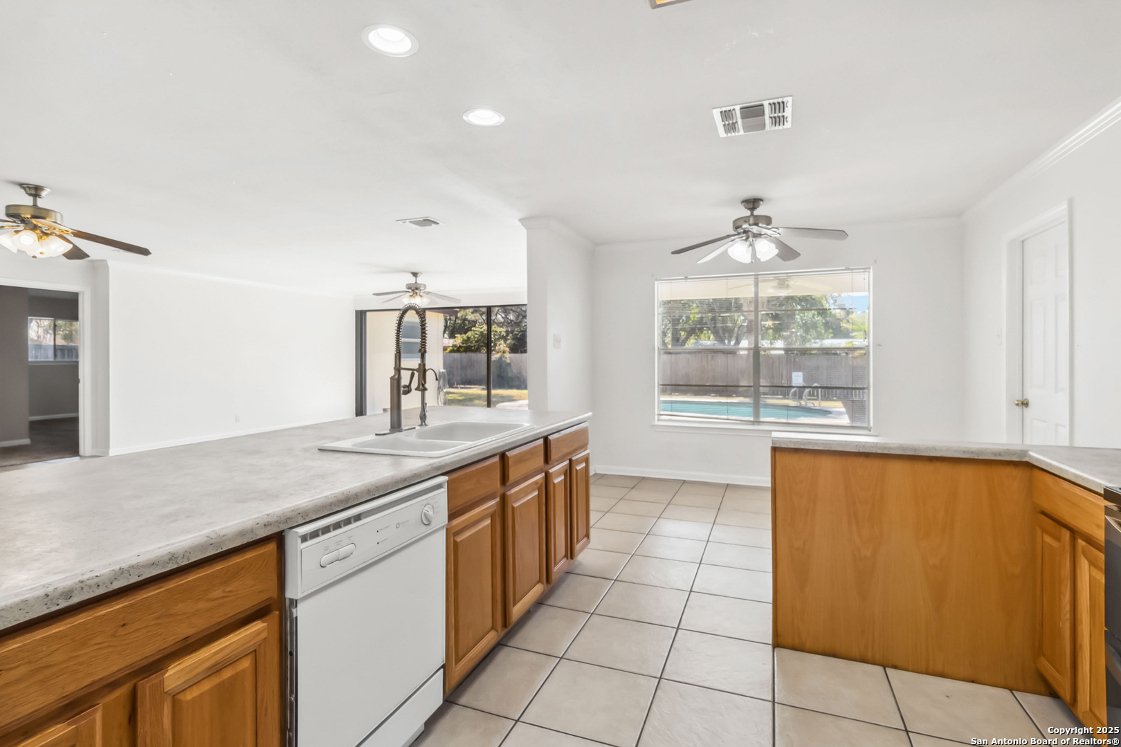 414 SPACEWAY DR
