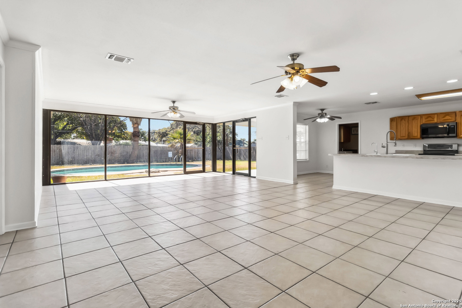 414 SPACEWAY DR