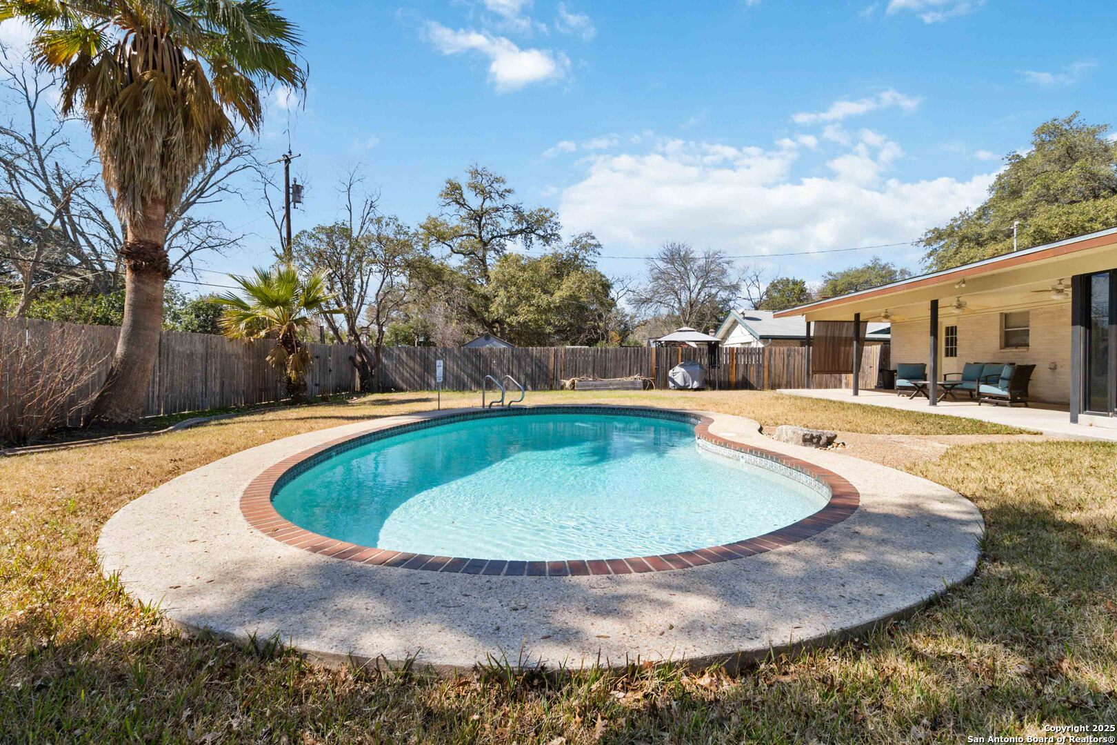 414 SPACEWAY DR