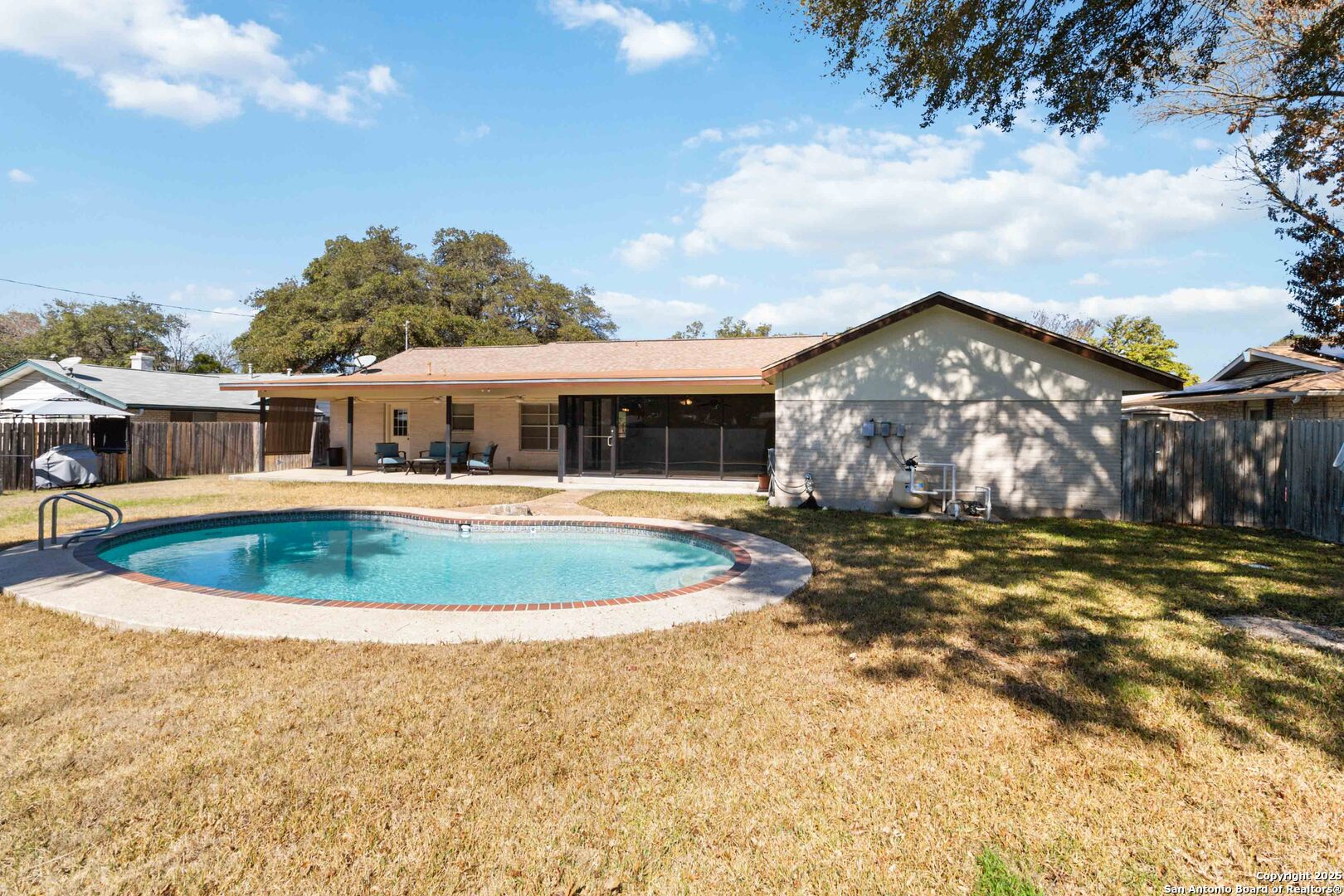 414 SPACEWAY DR