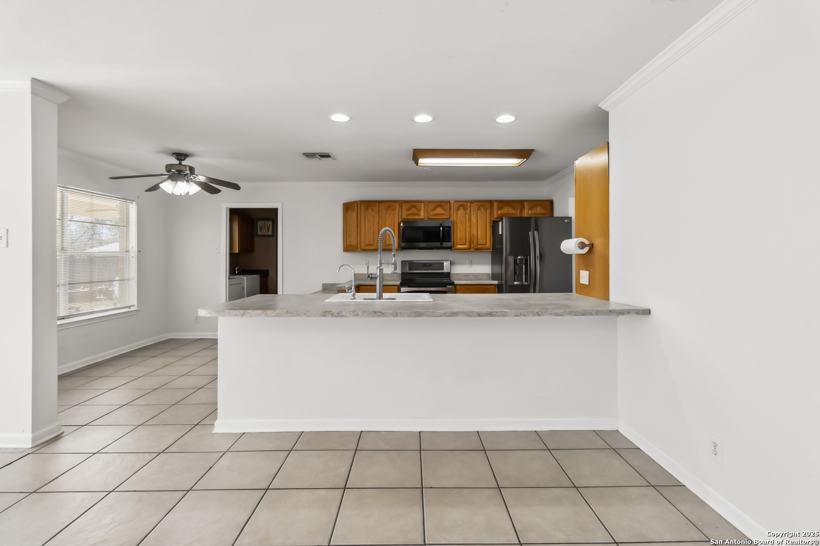 414 SPACEWAY DR
