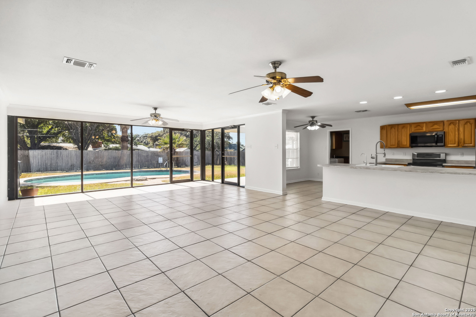 414 SPACEWAY DR
