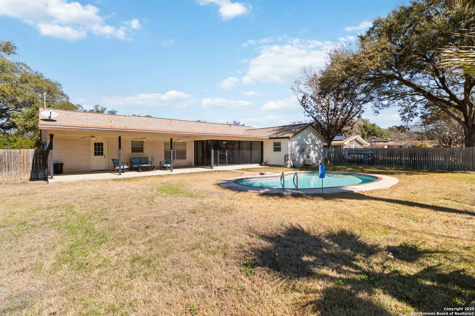 414 SPACEWAY DR