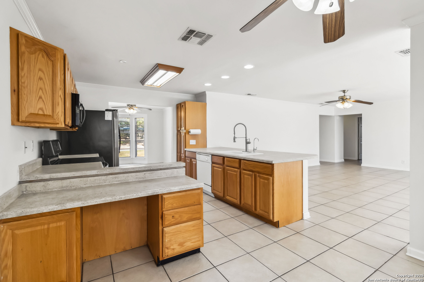 414 SPACEWAY DR