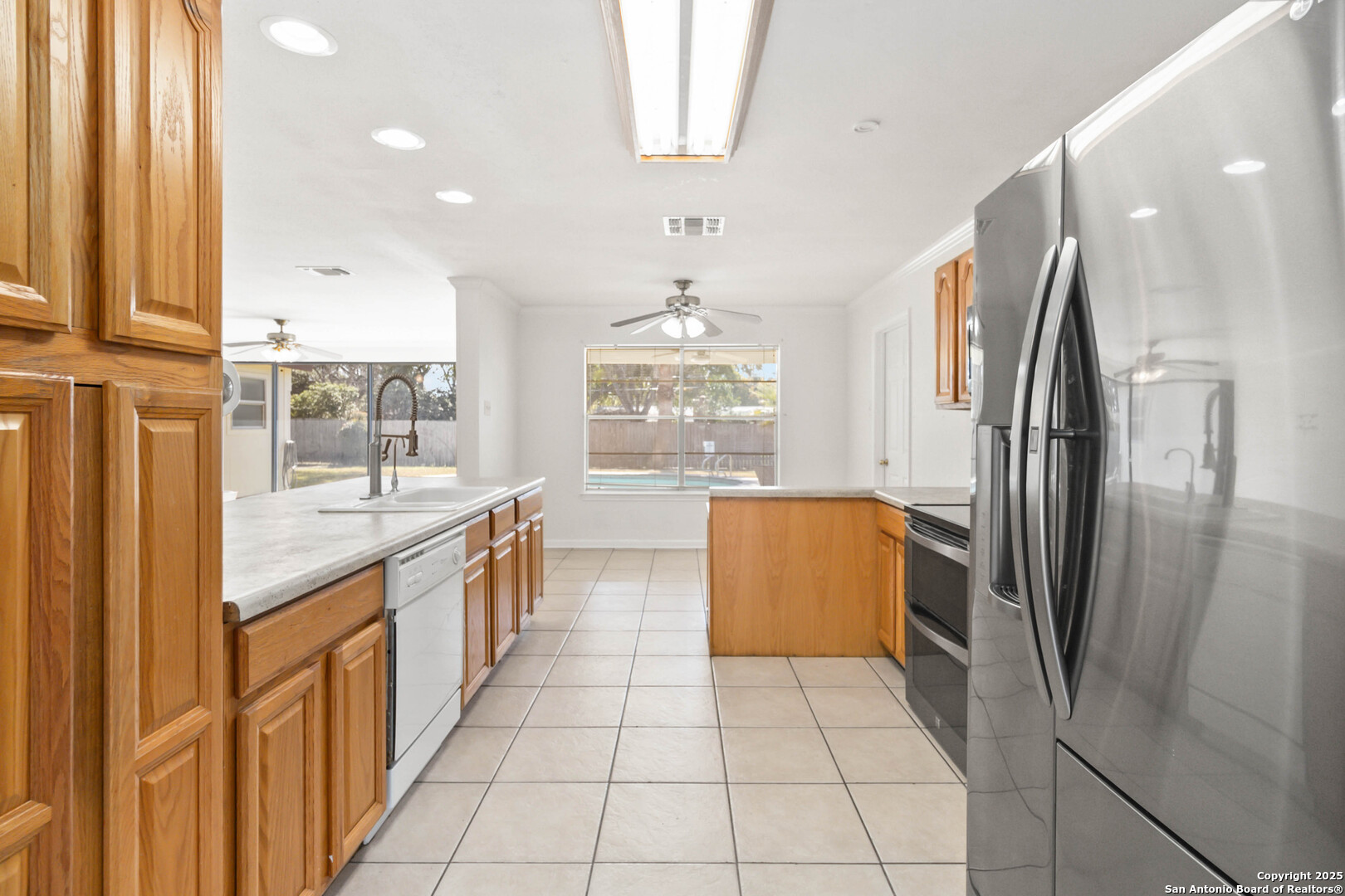 414 SPACEWAY DR