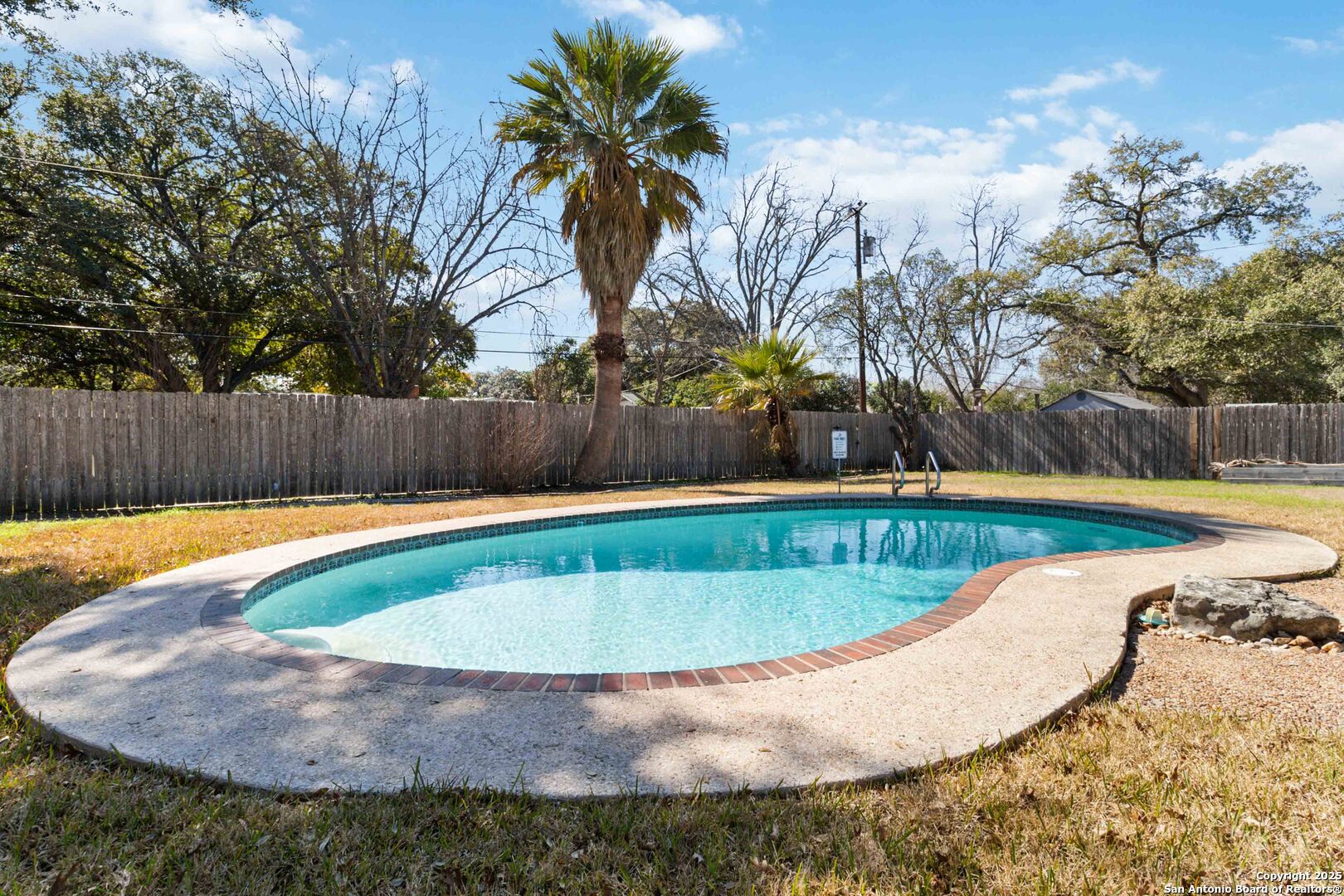 414 SPACEWAY DR