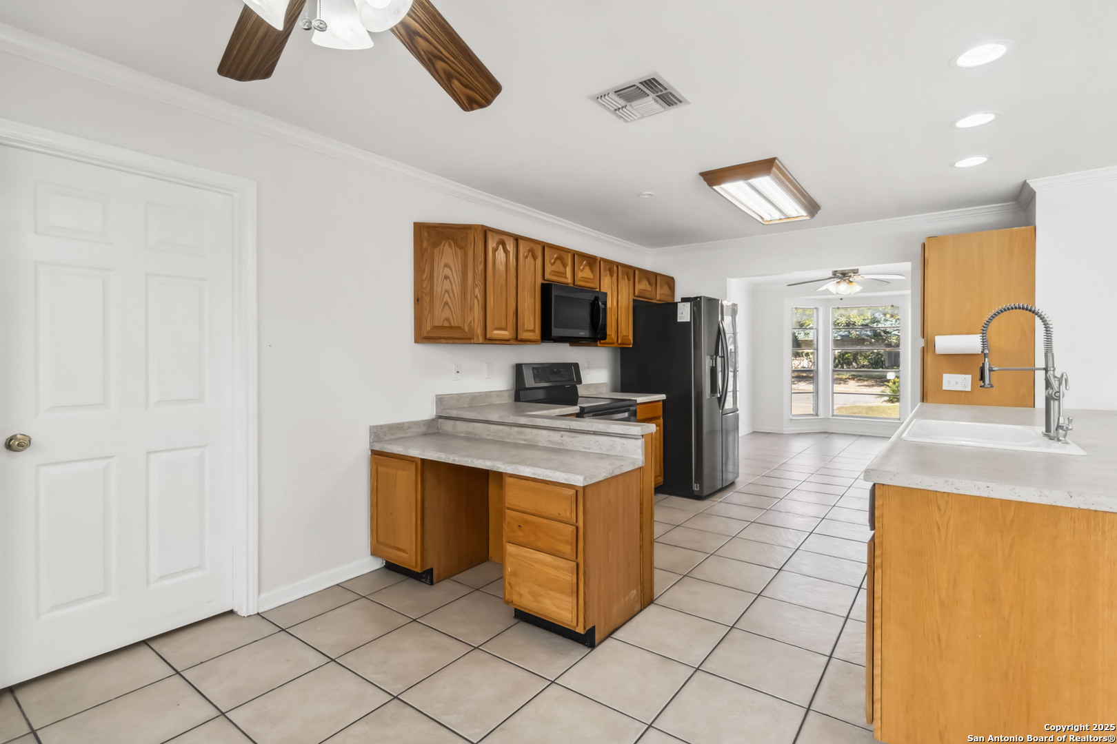 414 SPACEWAY DR