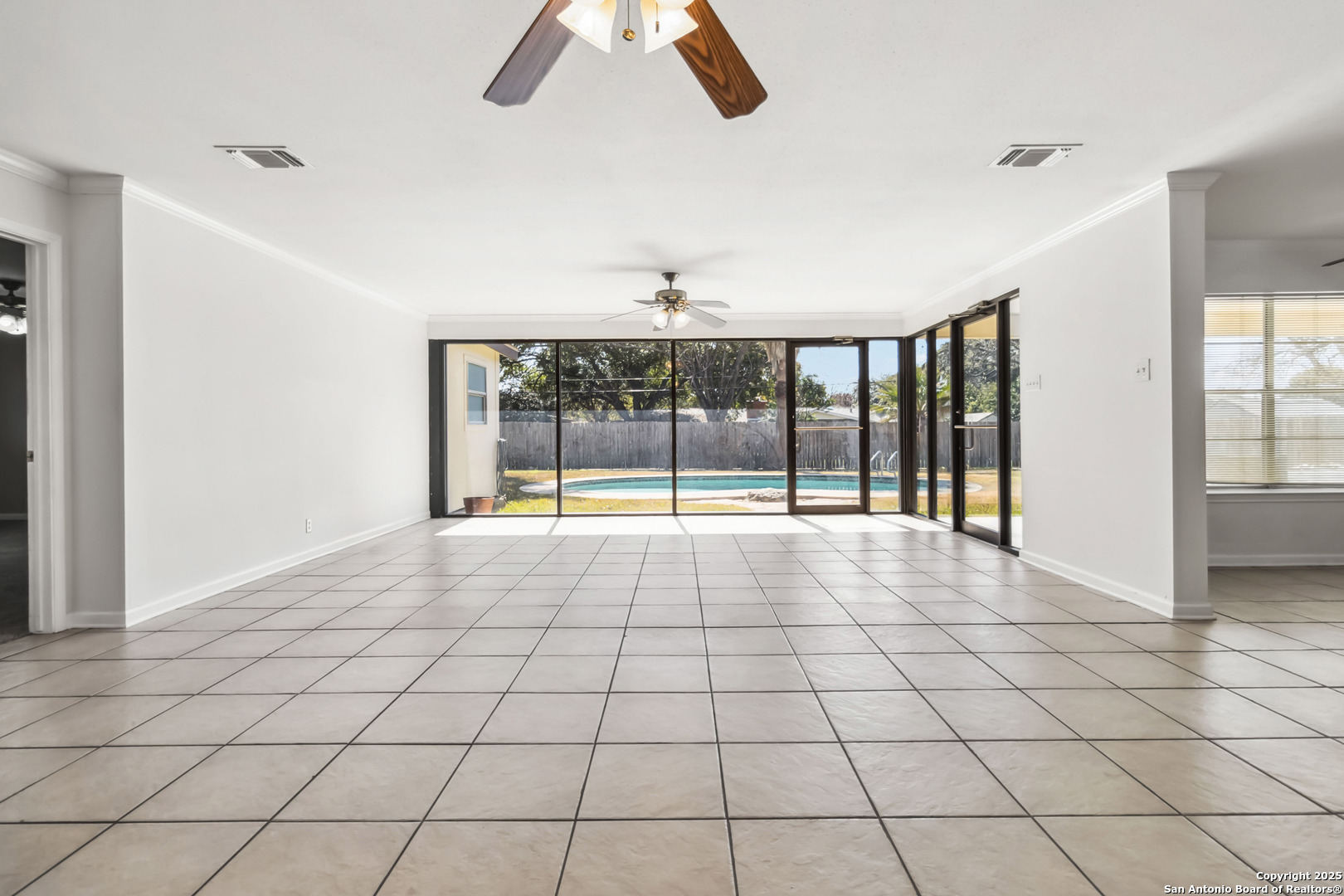 414 SPACEWAY DR