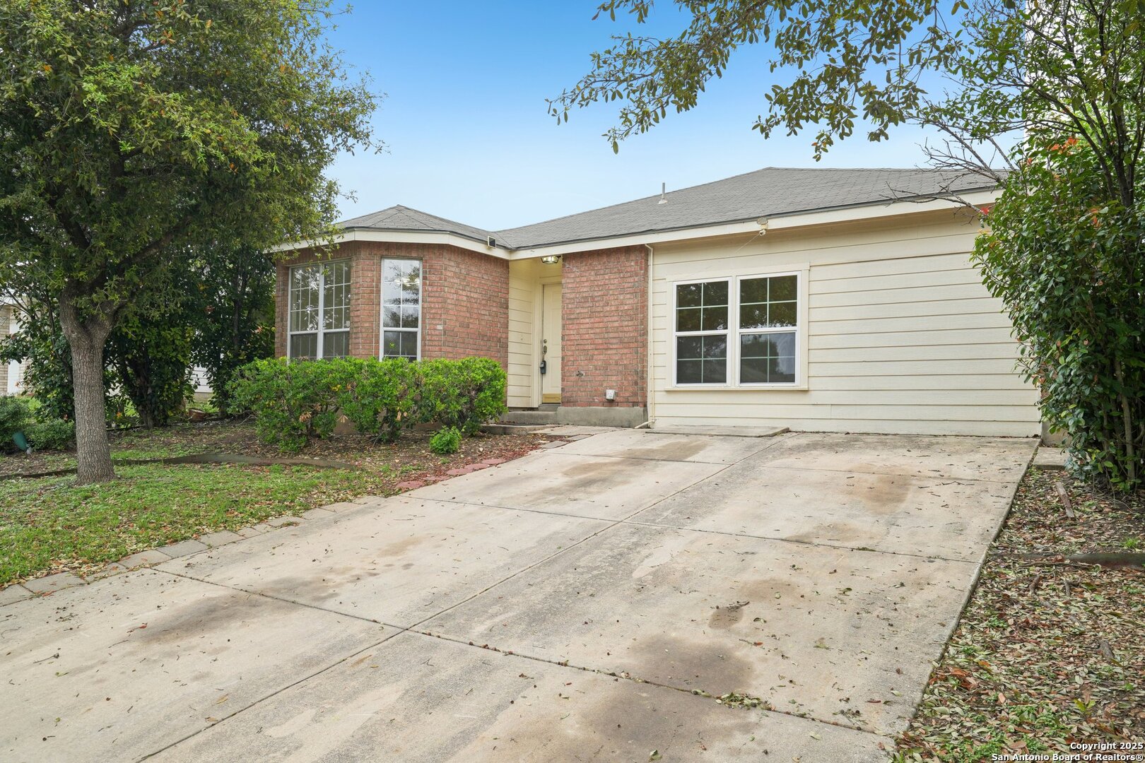 810 CANYON RIDGE DR