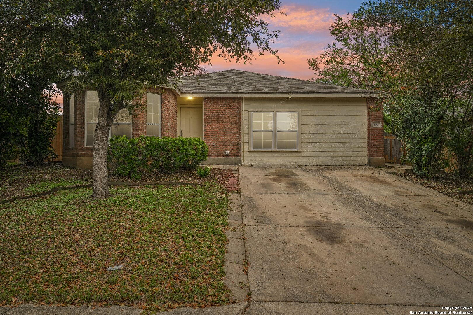 810 CANYON RIDGE DR