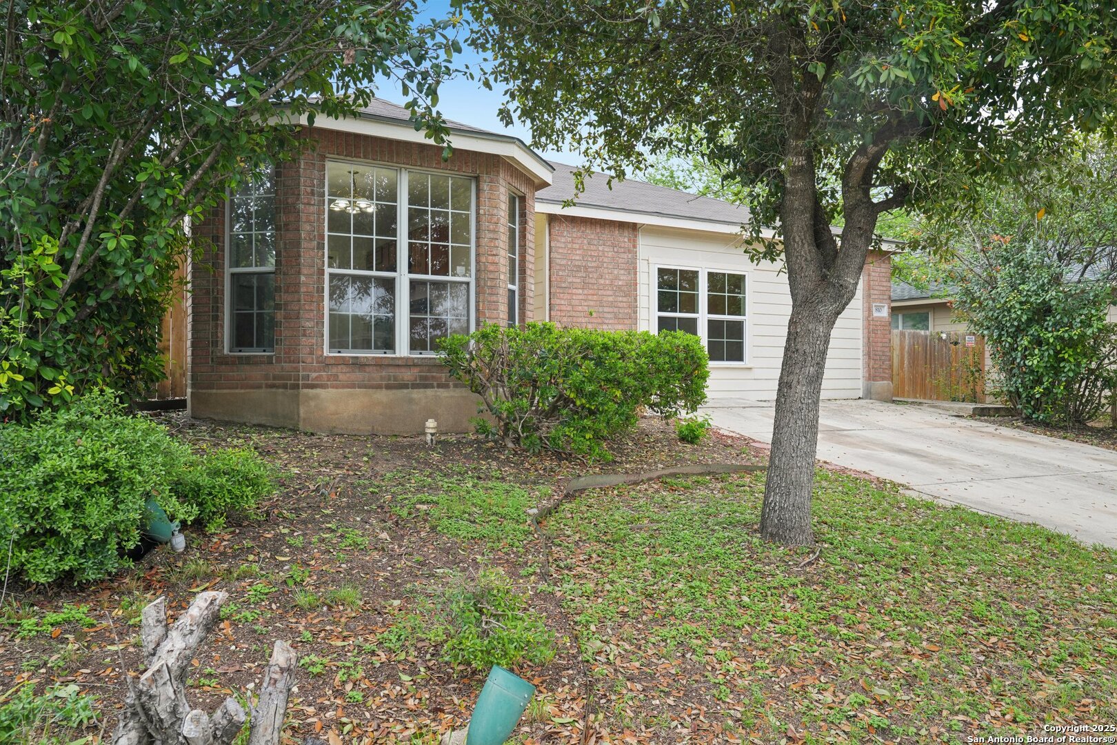 810 CANYON RIDGE DR