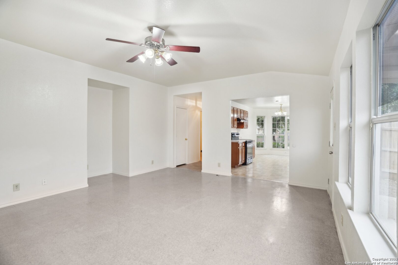 810 CANYON RIDGE DR