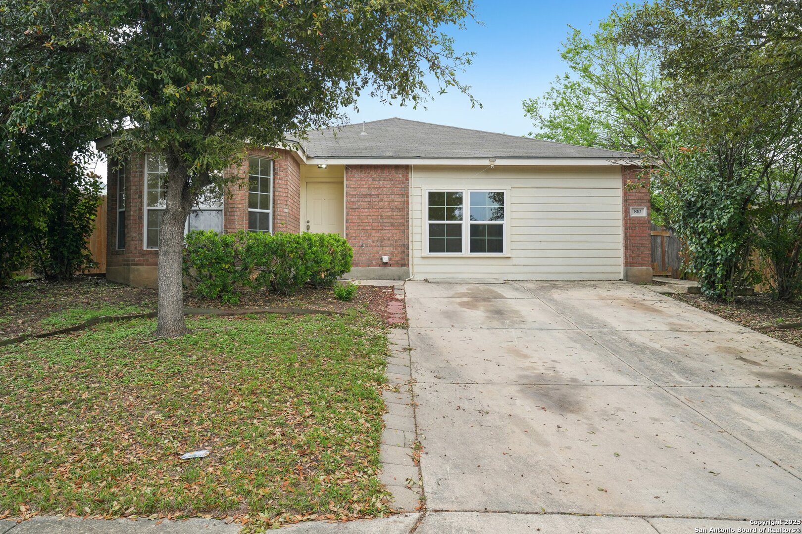 810 CANYON RIDGE DR