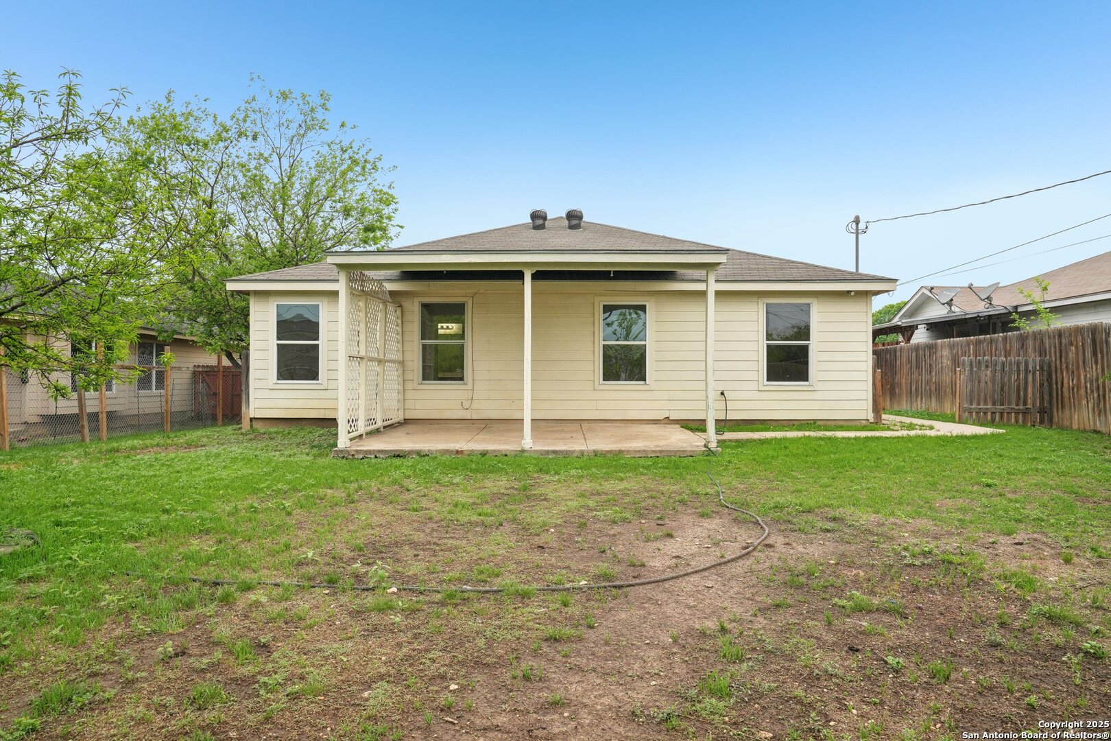 810 CANYON RIDGE DR