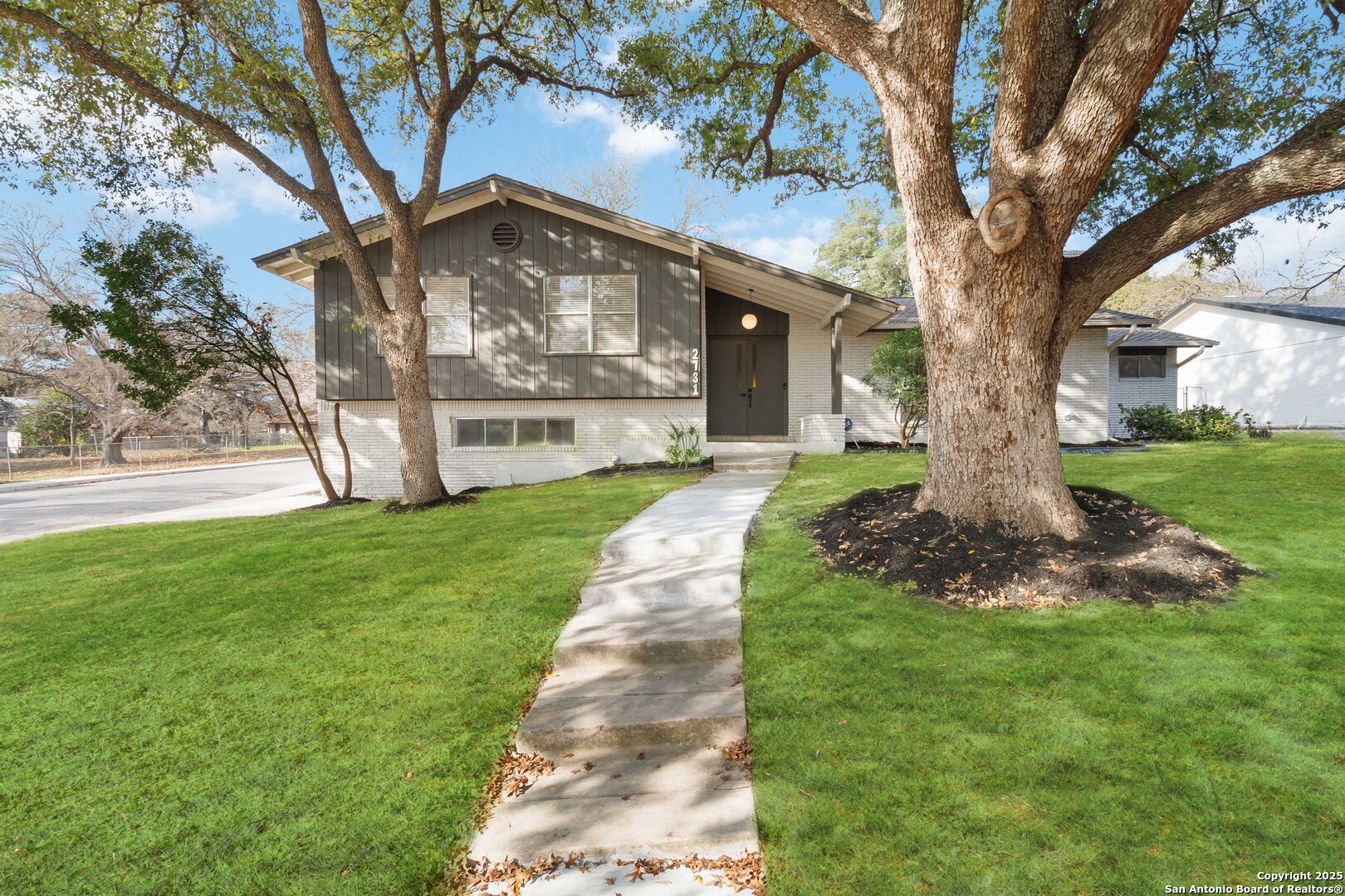2731 BELVOIR DR