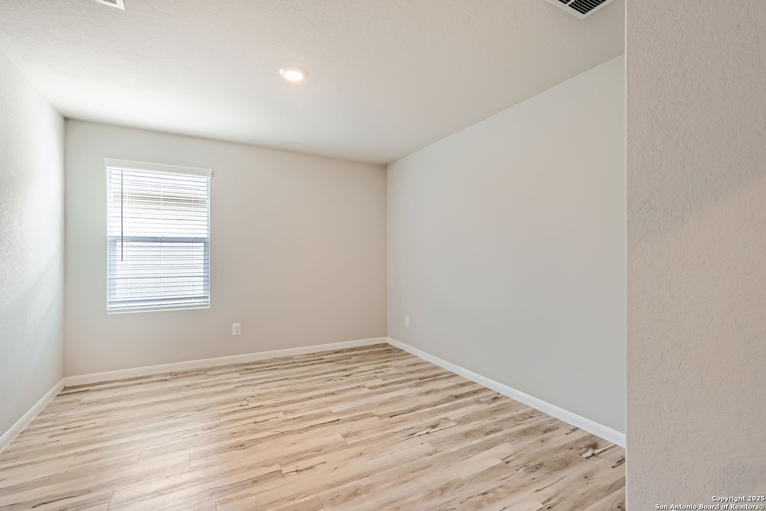 31577 UNTRODDEN WAY