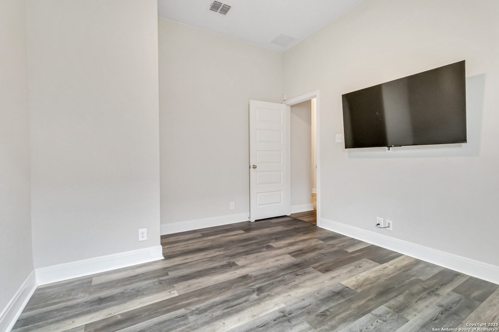 1025 Lone Cypress