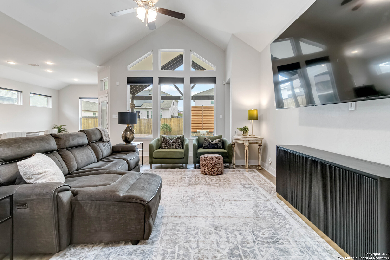 1025 Lone Cypress