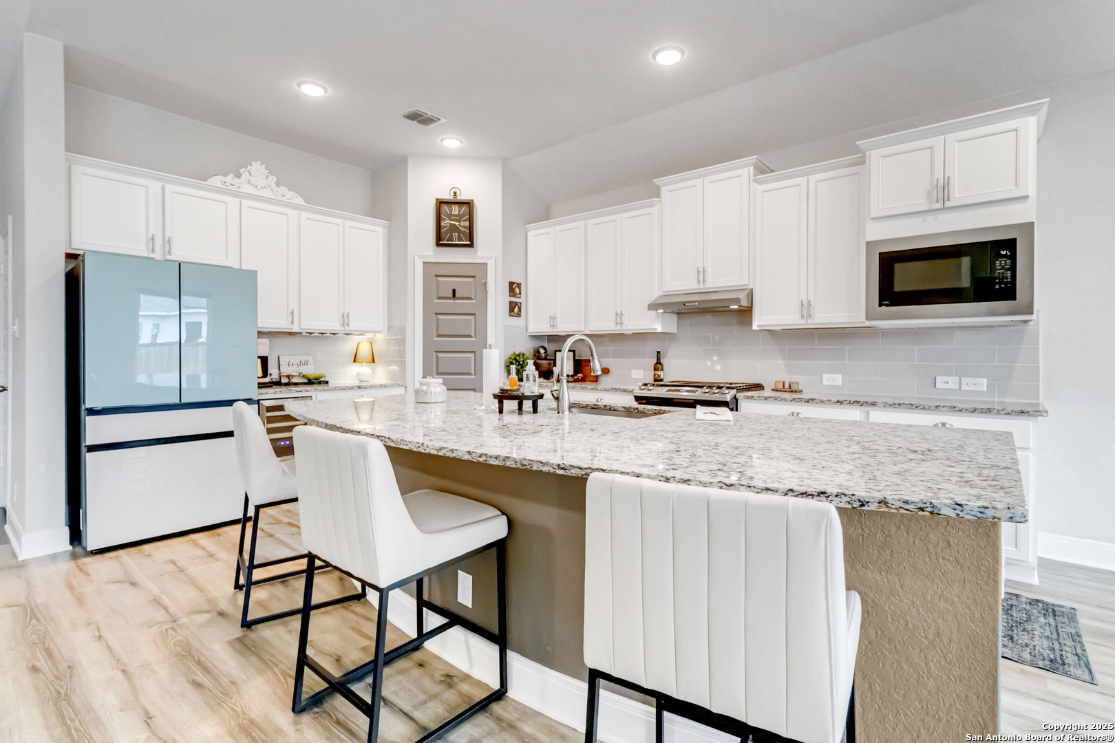 1025 Lone Cypress