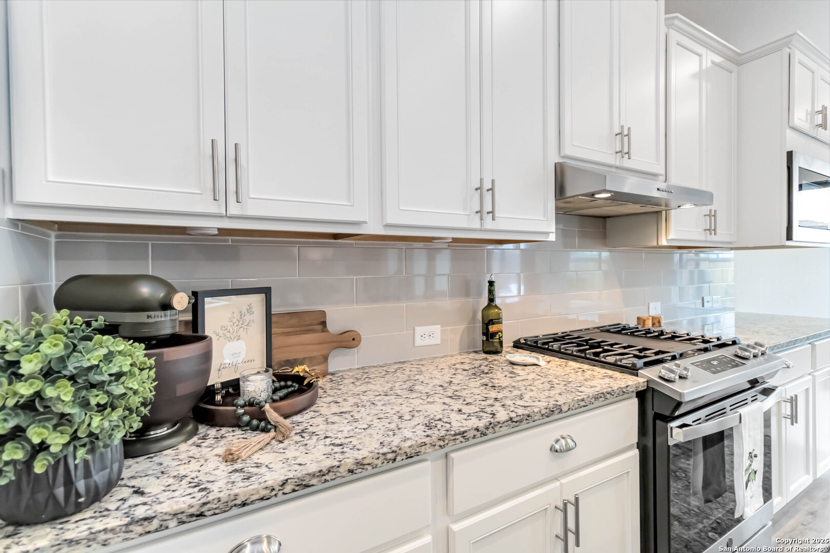 1025 Lone Cypress
