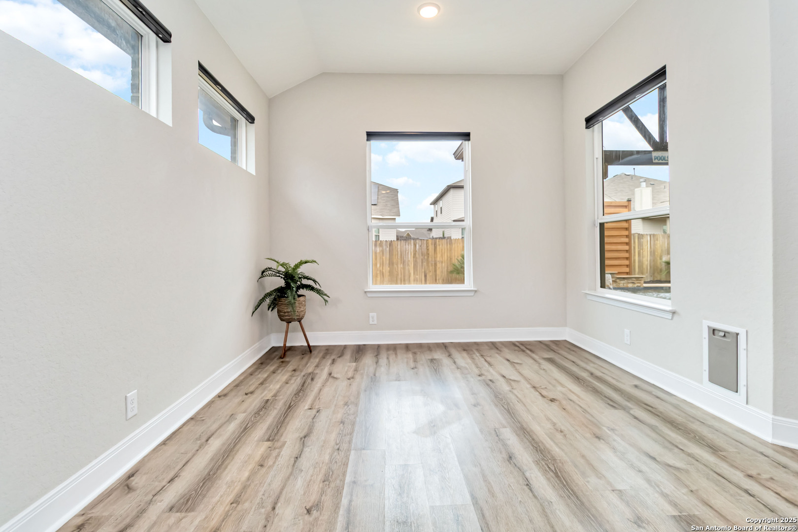 1025 Lone Cypress