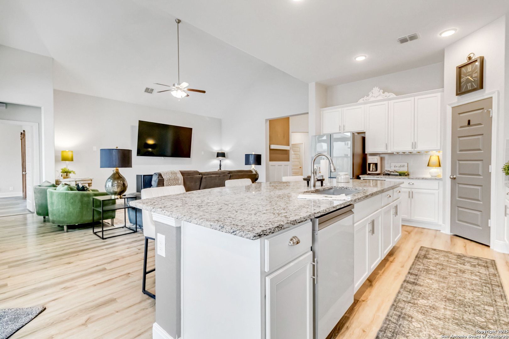 1025 Lone Cypress