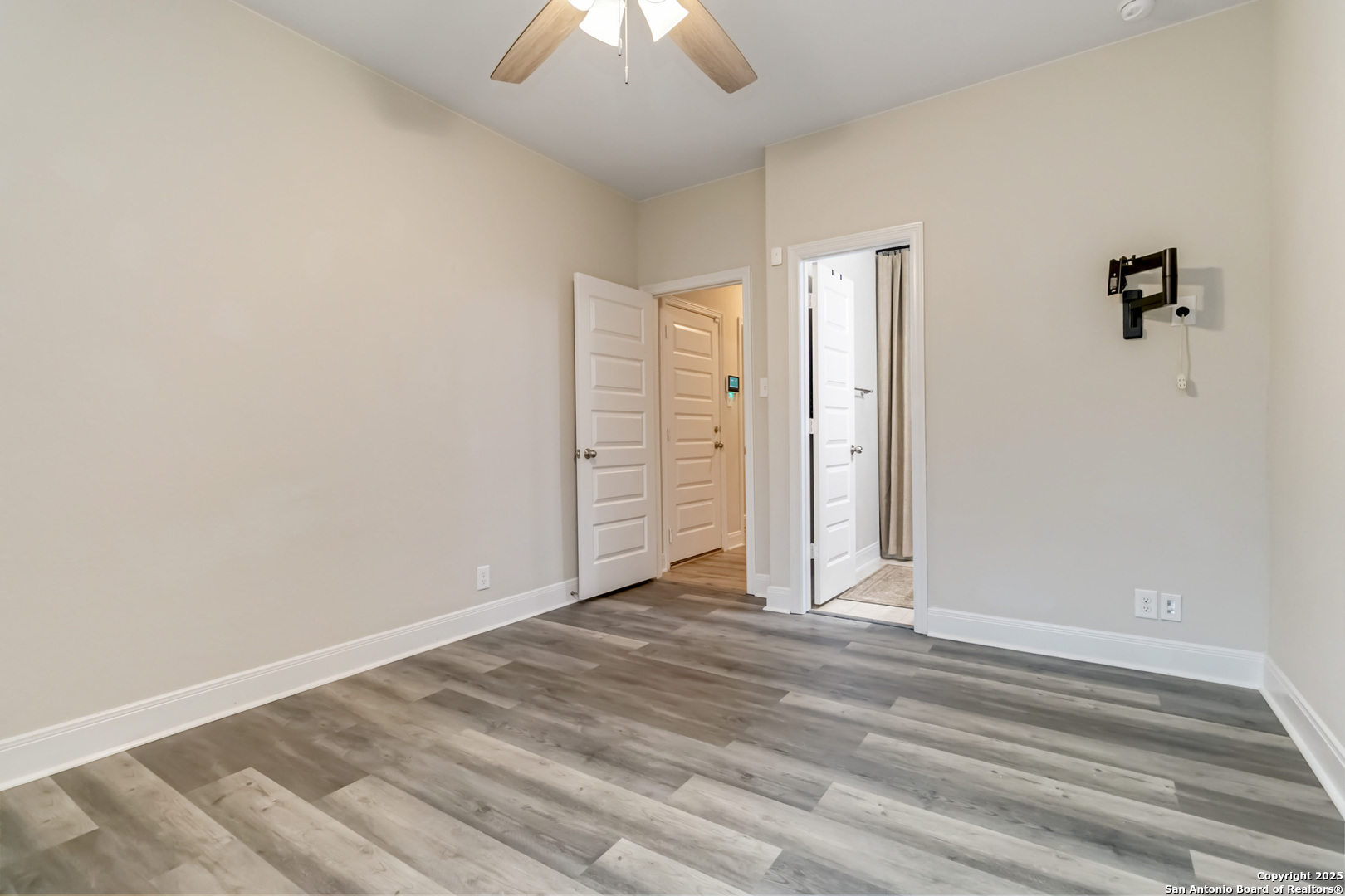 1025 Lone Cypress