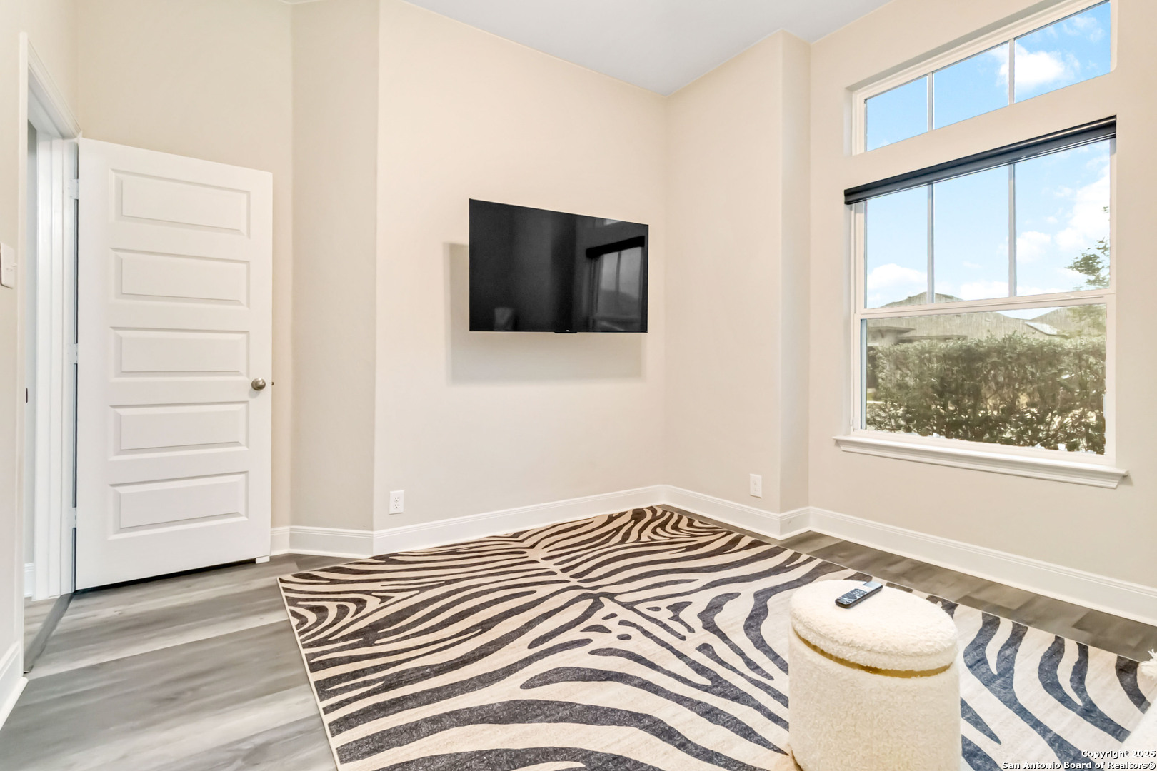 1025 Lone Cypress