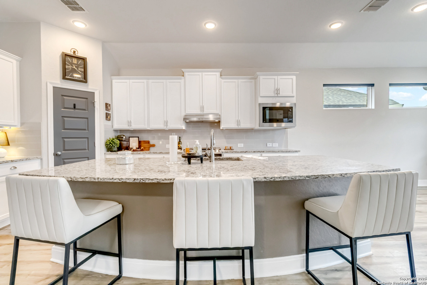 1025 Lone Cypress