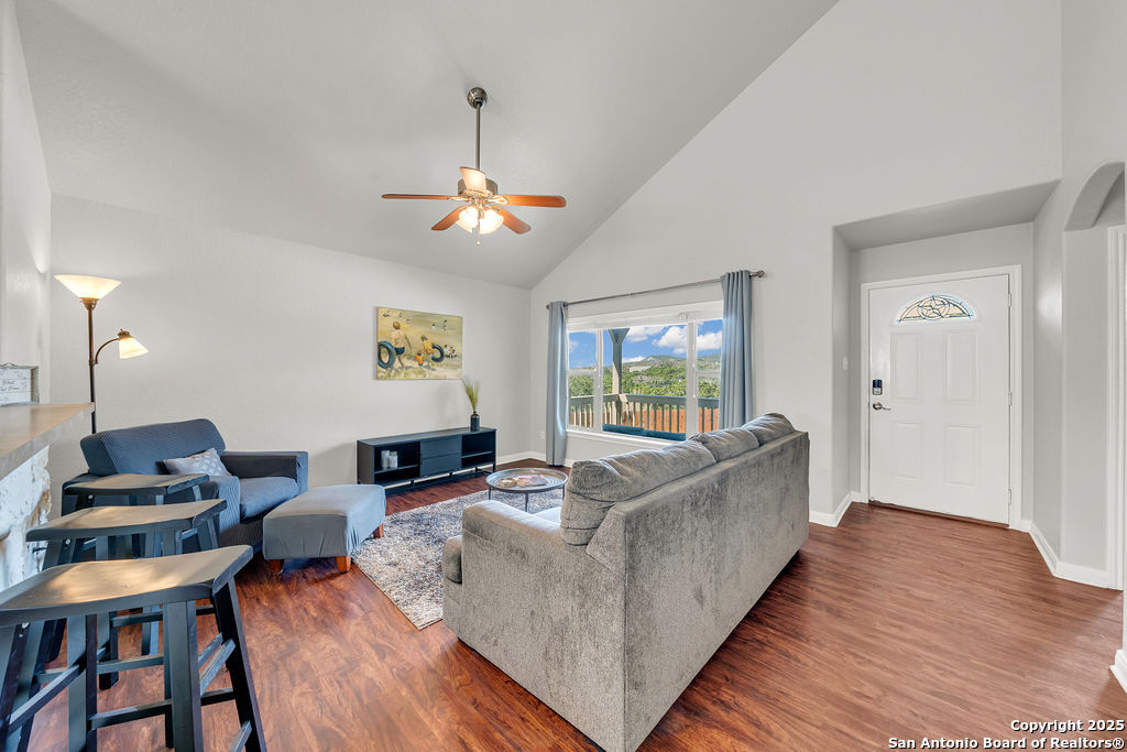 428 Kings Dr