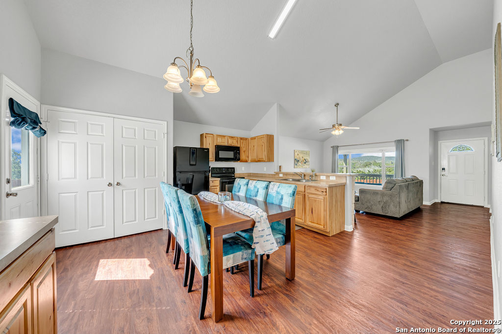 428 Kings Dr