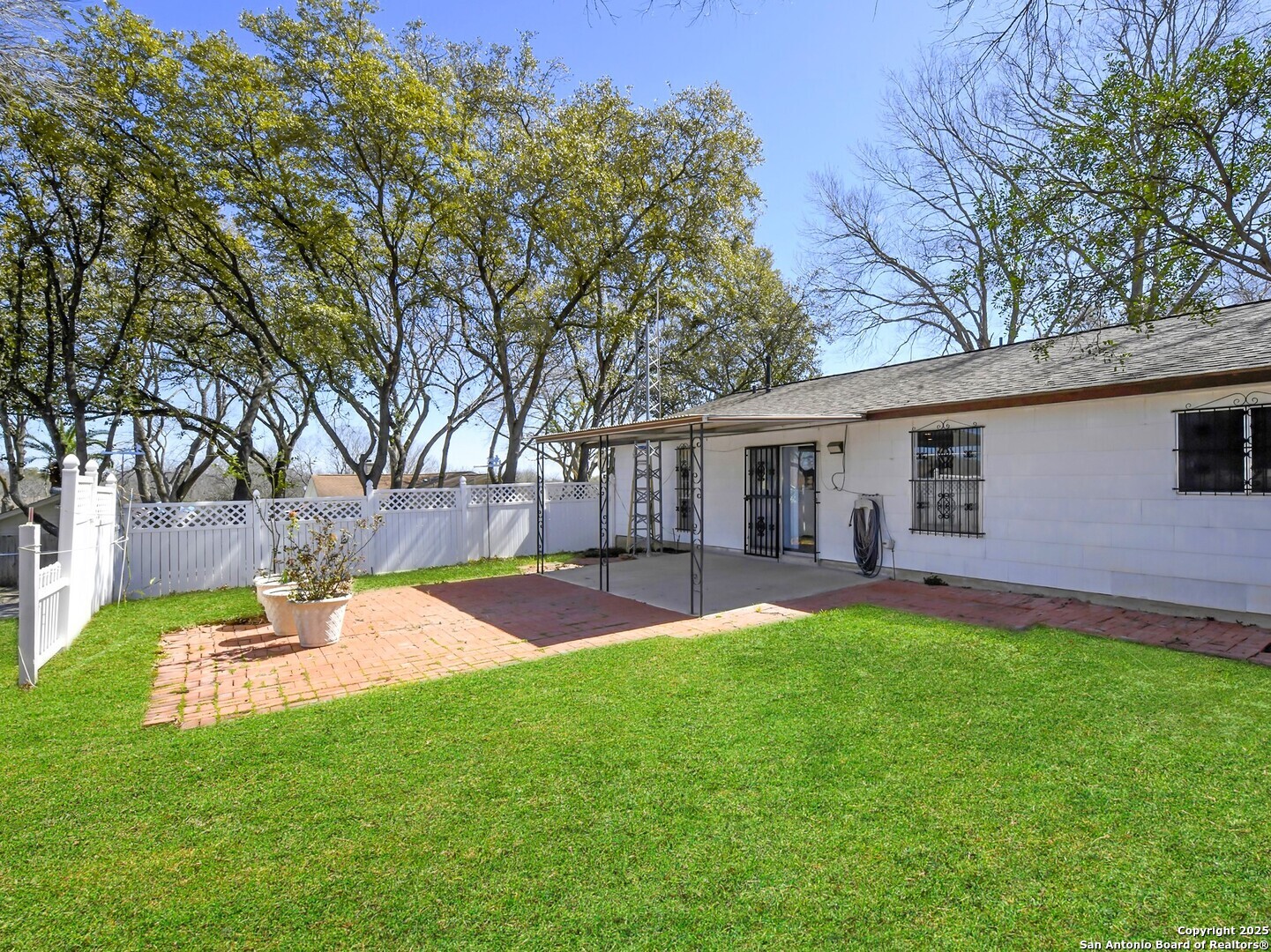 7545 Leafy Hollow