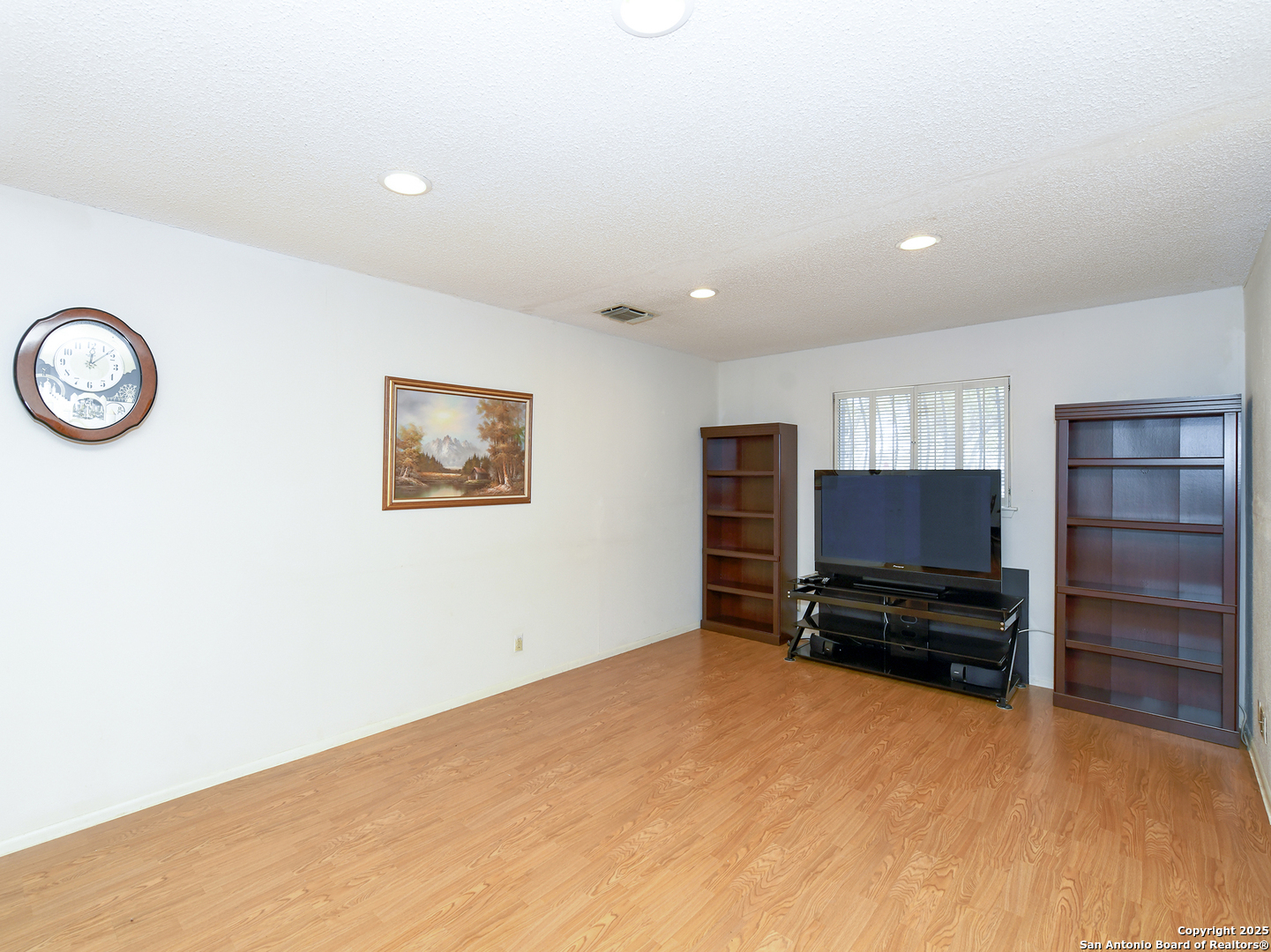 7545 Leafy Hollow