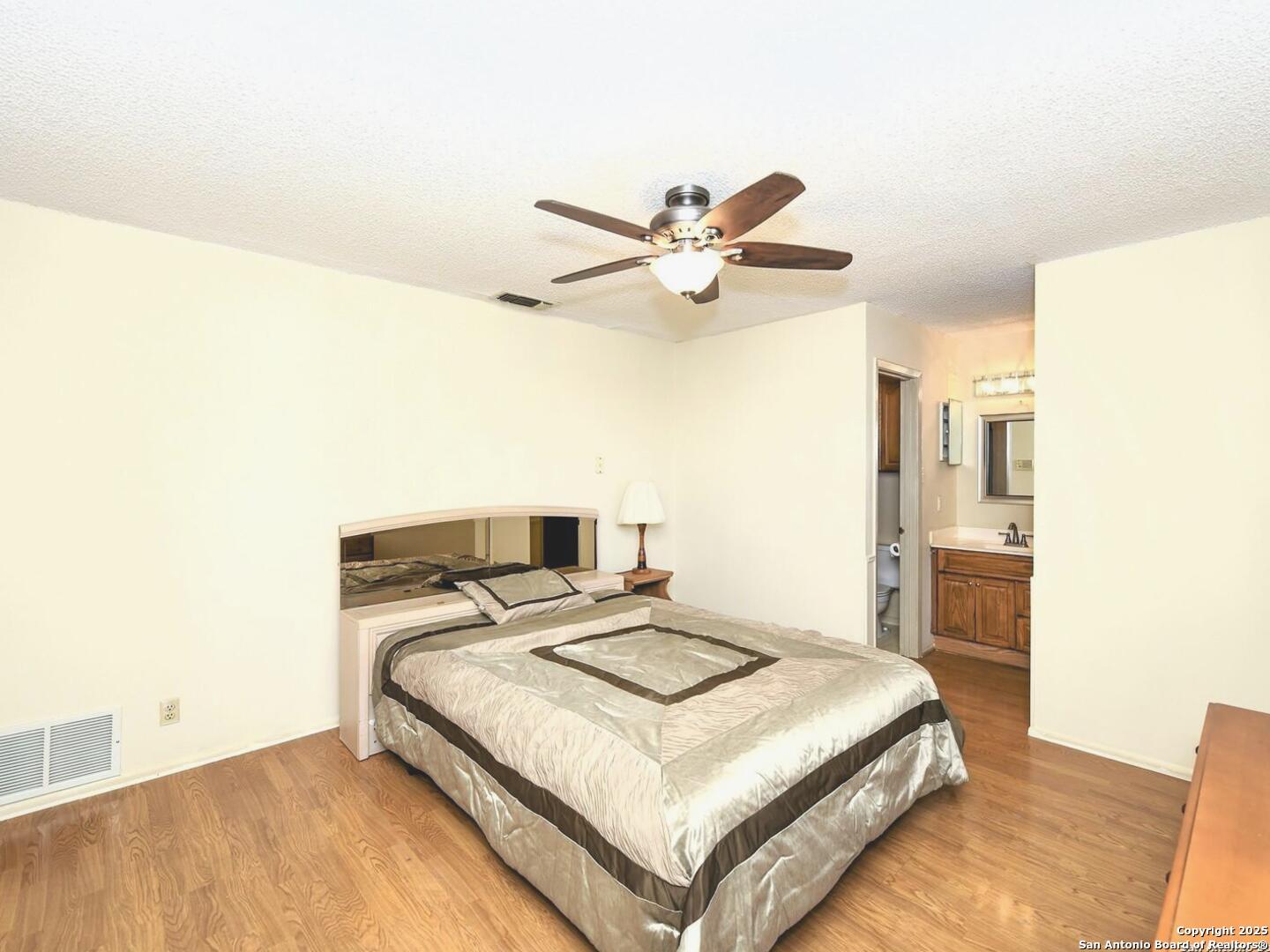 7545 Leafy Hollow