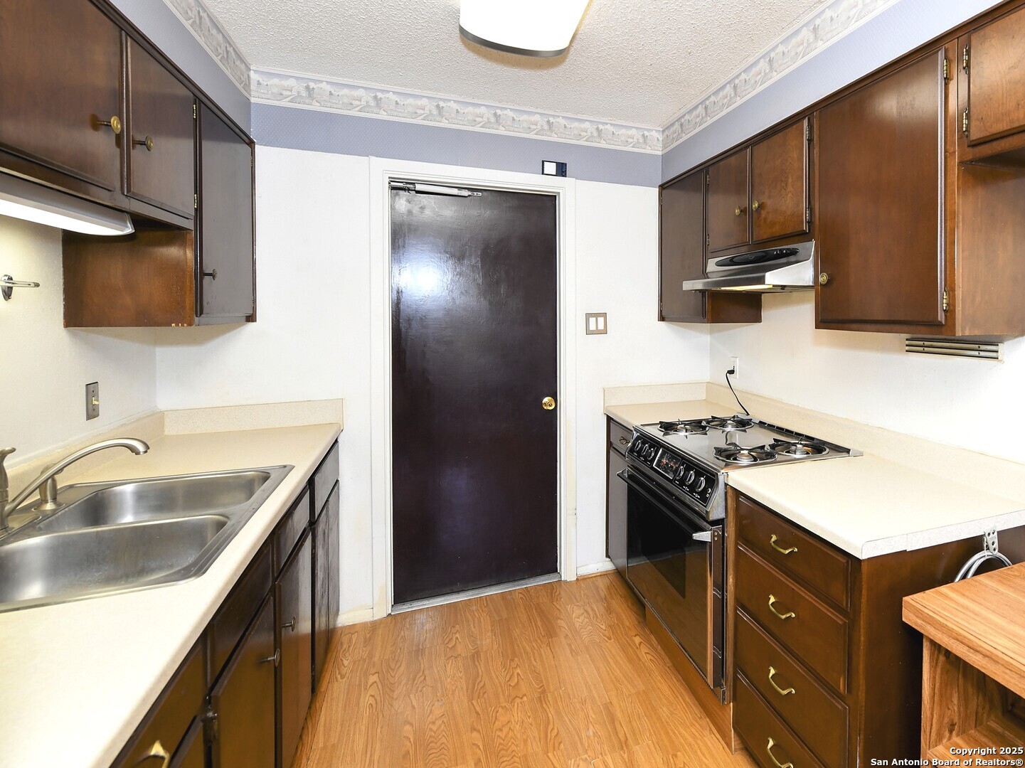 7545 Leafy Hollow